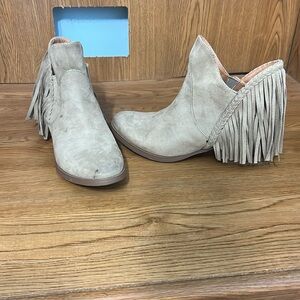 Size 8 tan booties